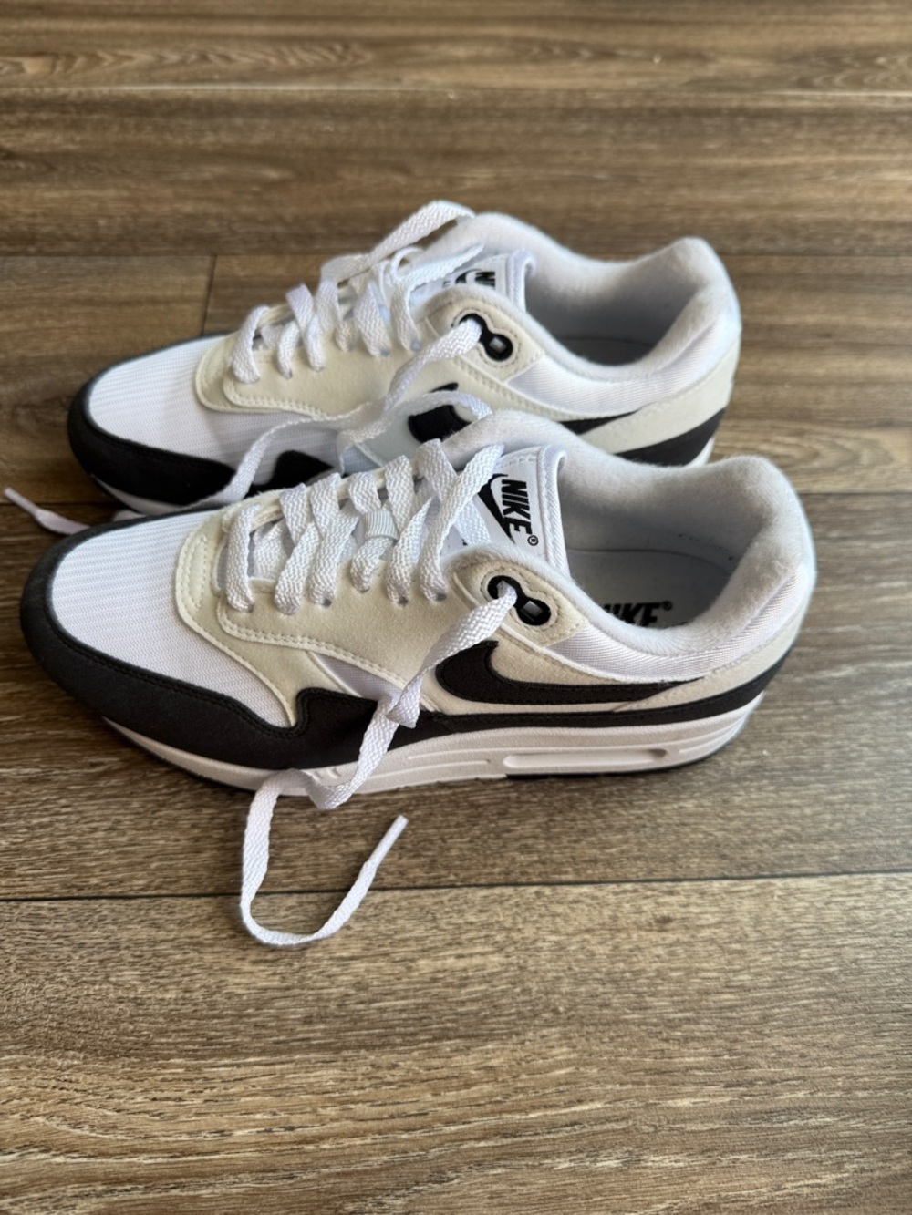 Nike White and Black Air Max 1